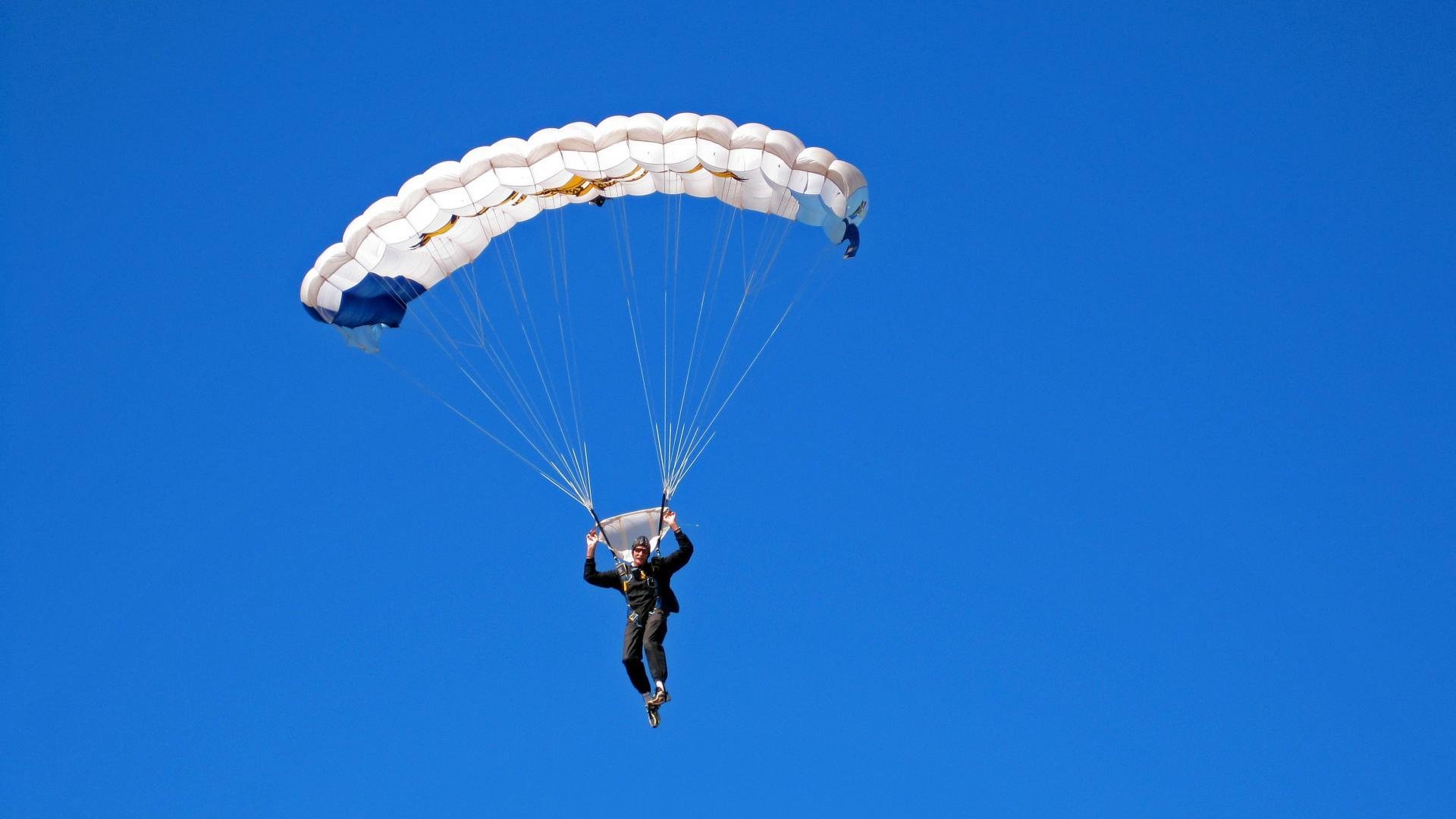 勇士队史传奇：张伯伦、里克巴里、库里，他们的贡献如何？，张伯伦vs里德