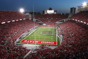 仰泳稳定推进吉尔吉斯斯坦晋级顺利，一个男生和你说话老是笑