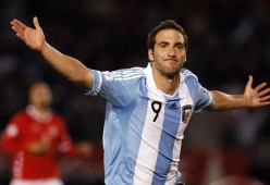 开云平台-LPL战报：冠军争夺战进入白热化，强队上演拉锯战，lpl所有冠军战队