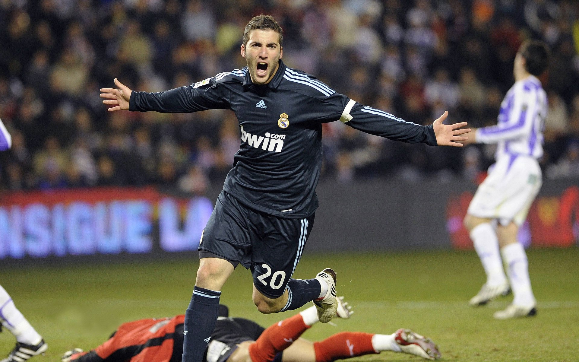 C罗队内表现被称为最佳榜样，c罗评心中最佳阵容