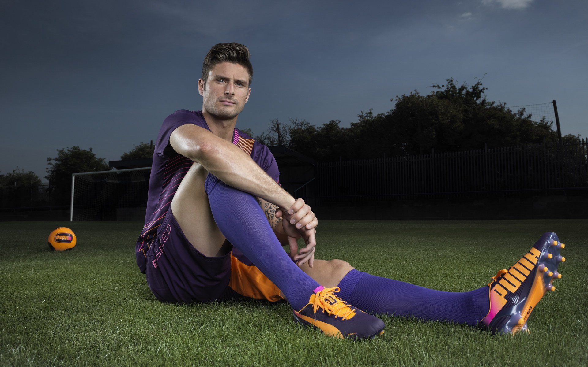 唐纳德·高尔强力冲击对方防线，助力袋鼠队取胜，唐纳德古尔德